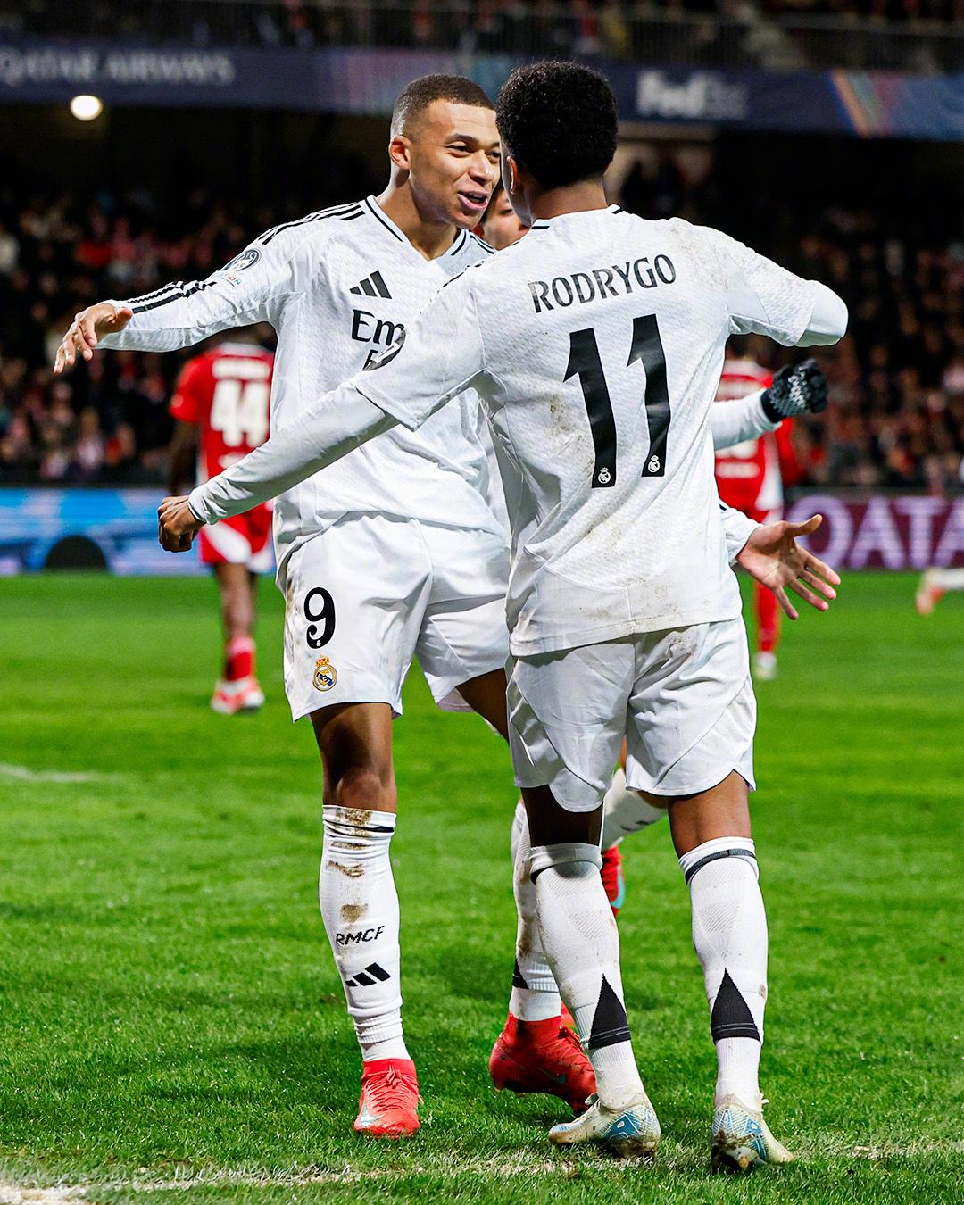 姆巴佩与90激战TES分钟，比赛局势复杂胜负难料！，C罗焦点对战上演精彩一战的简单介绍